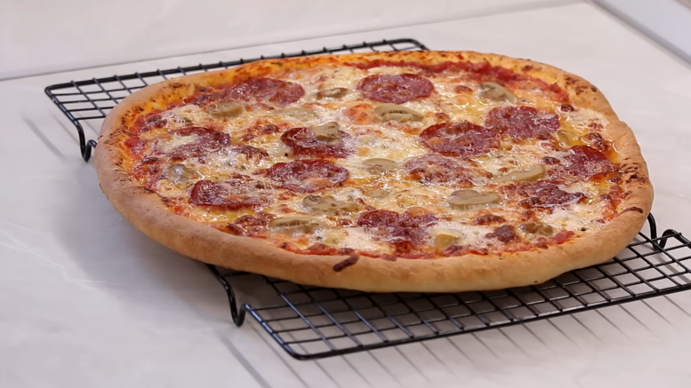 Receta de pizza de pepperoni domino's