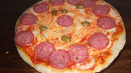 Como hacer pizza calabresa