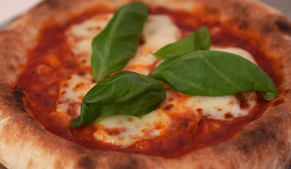 Pizza italiana original: la receta auténtica paso a paso - RecetasDePizza