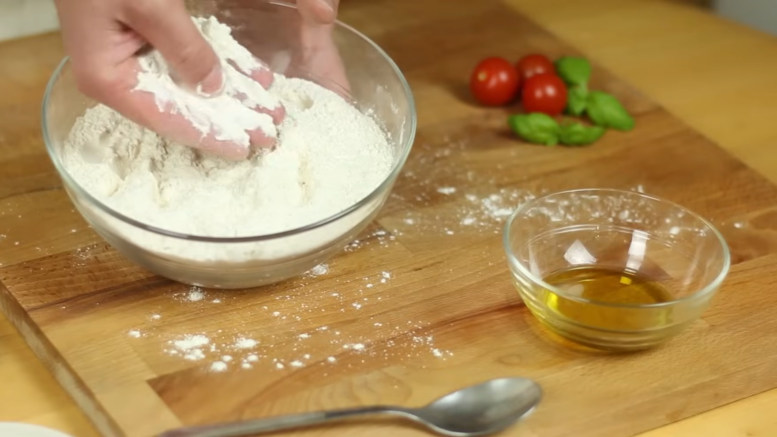 Masa de pizza con aceite